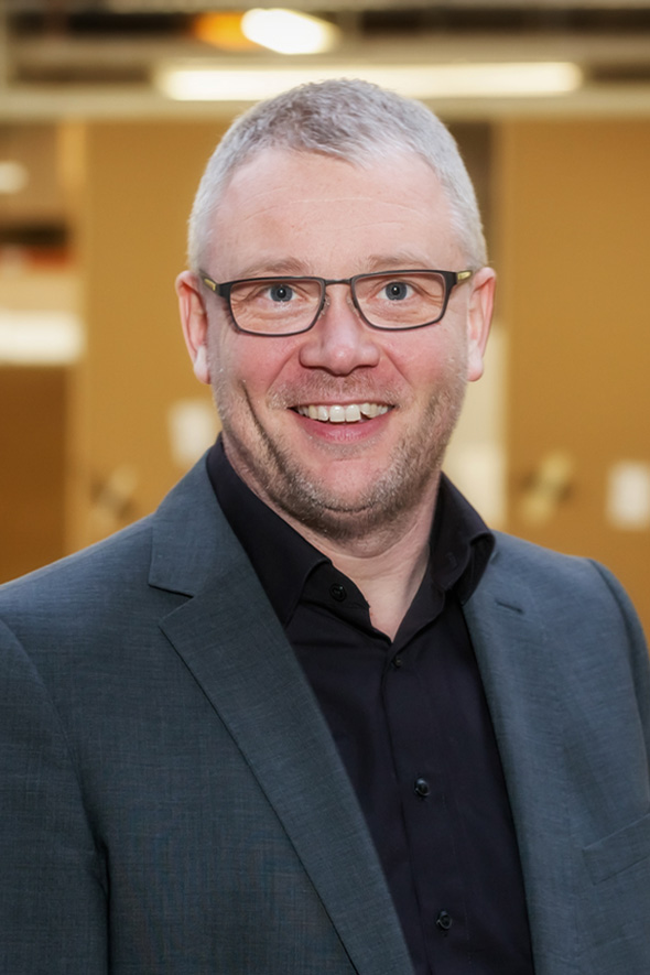 Manfred Bühlmeyer -
Vertriebsleitung IRO Möbel GmbH & Co. KG Manfred Bühlmeyer - Vertriebsleitung IRO Möbel GmbH & Co. KG